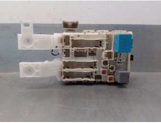 Recambio de caja reles / fusibles para toyota yaris (_p9_) 1.4 d-4d (nlp90_) referencia OEM IAM 8273052371 512180654