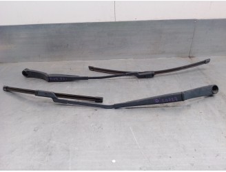 Recambio de brazo limpia delantero derecho para hyundai i30 1.6 crdi cat referencia OEM IAM 983212L000  983112L000