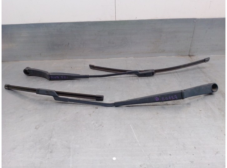 Recambio de brazo limpia delantero derecho para hyundai i30 1.6 crdi cat referencia OEM IAM 983212L000 983112L000