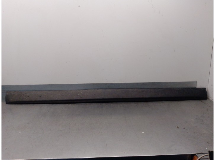 Recambio de faldon lateral para peugeot 3008 1.6 hdi fap cat (9hz / dv6ted4) referencia OEM IAM 82018Z03  