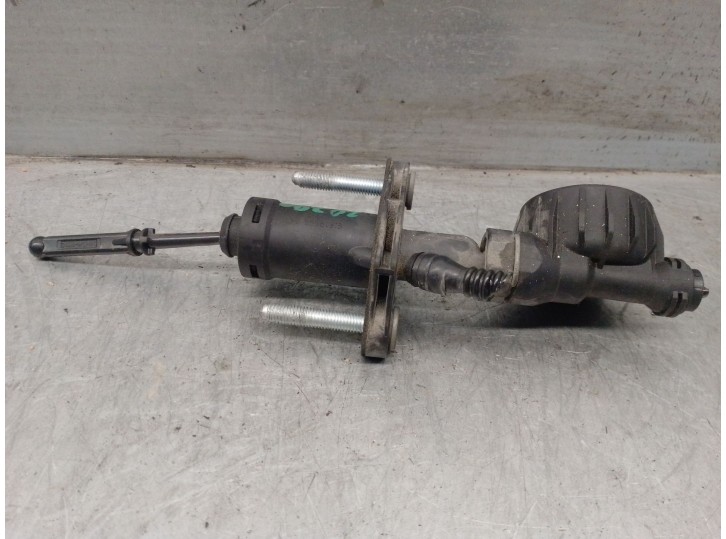 Recambio de bombin embrague para opel astra j (p10) 1.7 cdti (68) referencia OEM IAM 55561915 679081 