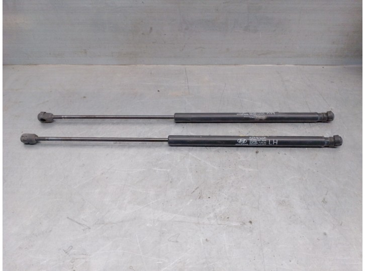 Replacement trunk / tailgate shock absorbers for Hyundai i30 1.6 CRDi CAT OEM IAM reference 817702L000 