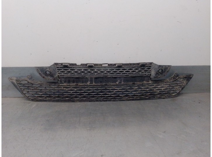 Replacement front grille for Land Rover Range Rover Evoque (L538) 2.2 D 4x4 OEM IAM reference BJ3217K945A 