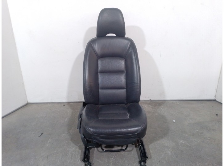Replacement right front seat for Volvo XC70 II (136) D5 AWD OEM IAM reference 39807006 39807006 