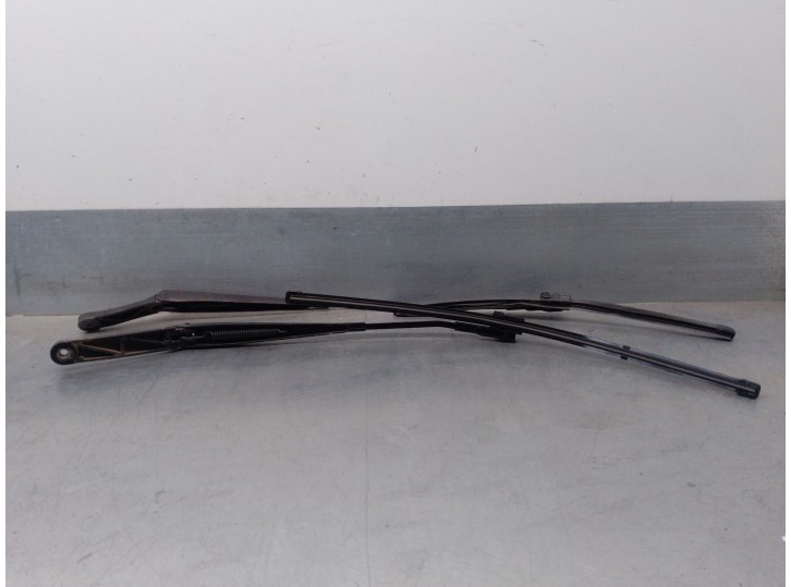 Replacement front right wiper arm for Audi A3 (8P1) 1.9 TDI OEM IAM reference 8P1955409D 8P1955410A