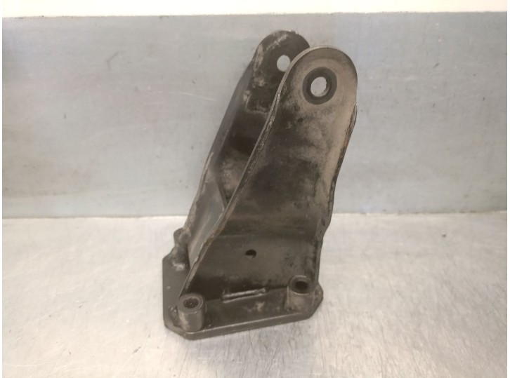 Replacement engine mount for Mercedes-Benz V-Class (W638) 2.3 turbodiesel cat OEM IAM reference A6012200207 A60122323804 
