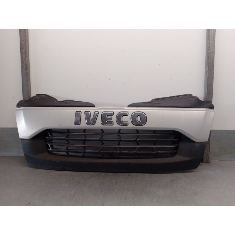 Recambio de rejilla delantera para iveco daily ka 2.3 diesel referencia OEM IAM 5801342734 5801342732 5801342732
