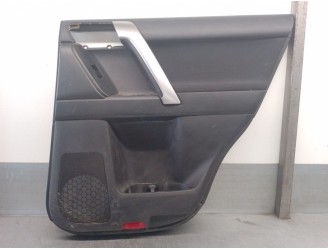 Recambio de guarnecido puerta trasera derecha para toyota land cruiser (j15) 3.0 turbodiesel referencia OEM IAM 67775X1M01 67630
