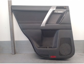 Recambio de guarnecido puerta trasera izquierda para toyota land cruiser (j15) 3.0 turbodiesel referencia OEM IAM 67776X1M01 676