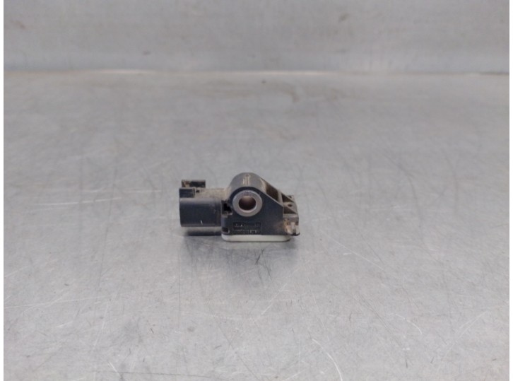 Replacement impact sensor for Volvo XC70 II (136) D5 AWD OEM IAM reference 30724626 HELLA