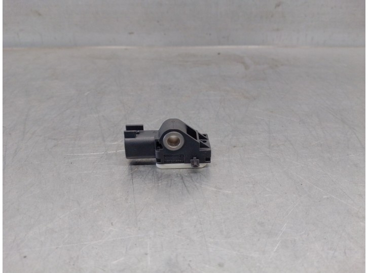 Replacement impact sensor for Volvo XC70 II (136) D5 AWD OEM IAM reference 30712107 HELLA