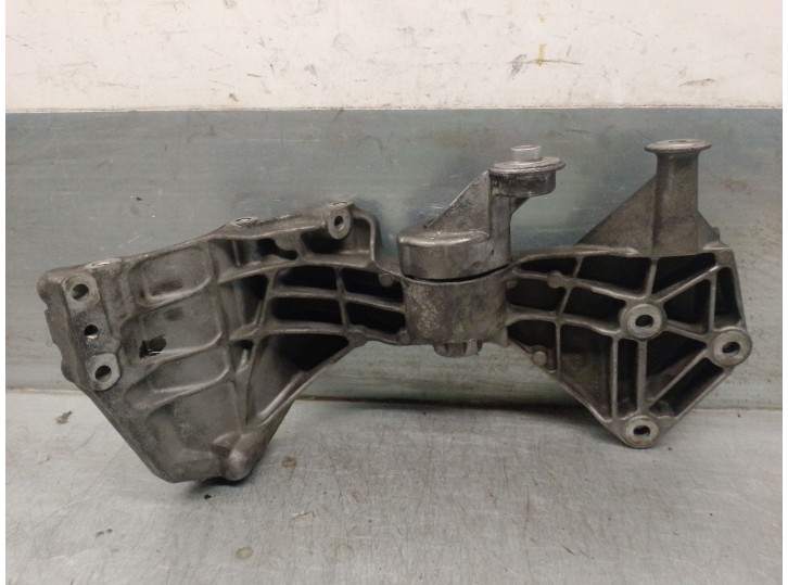 Recambio de soporte alternador para mercedes-benz clase a (w168) a 170 cdi (168.009, 168.109) referencia OEM IAM A6682020940 