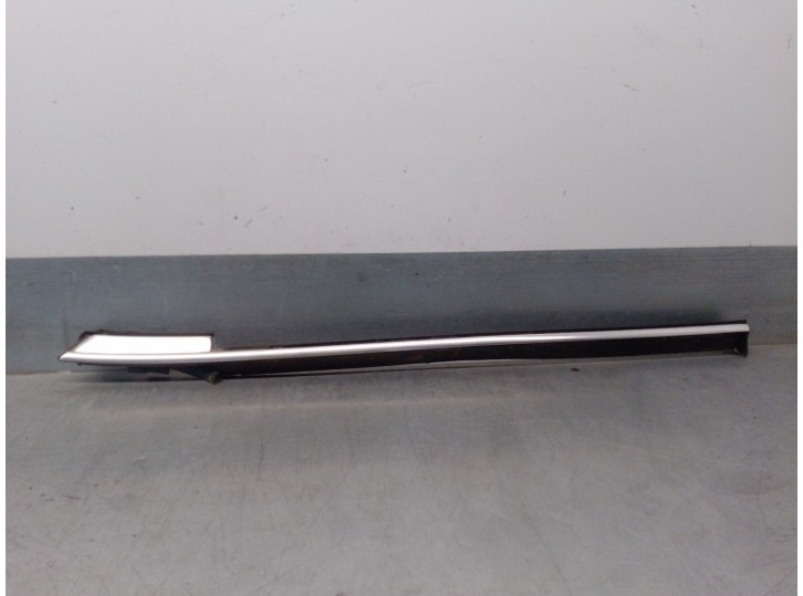 Recambio de molduras traseras para bmw 3 descapotable (e93) 320 i referencia OEM IAM 7119098 
