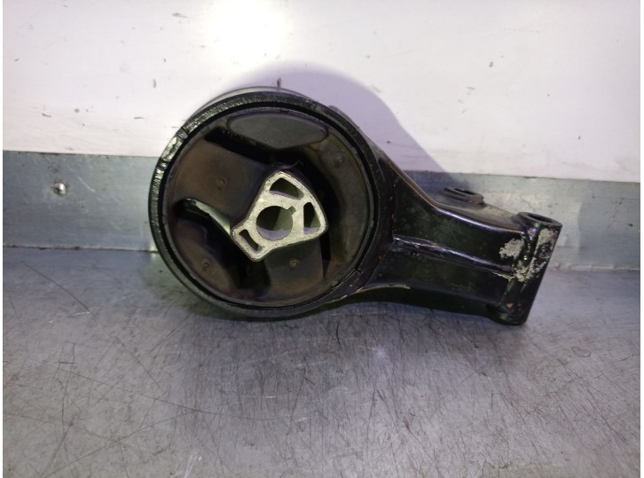 Replacement right engine mount for Opel Astra J (P10) 1.7 CDTi (68) OEM IAM reference 13248630 684224