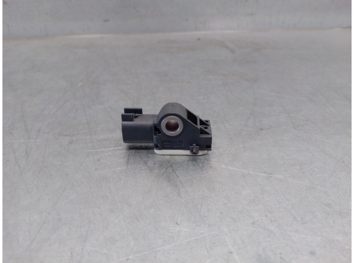 Replacement impact sensor for Volvo XC70 II (136) D5 AWD OEM IAM reference 30712107 HELLA