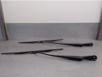 Recambio de brazo limpia delantero derecho para land rover range rover (lp) 2.5 turbodiesel referencia OEM IAM AMR3911-AMR3912 A