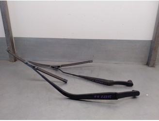 Recambio de brazo limpia delantero derecho para mitsubishi outlander ii (cw_w) 2.0 di-d (cw8w) referencia OEM IAM 8250A171 8250A