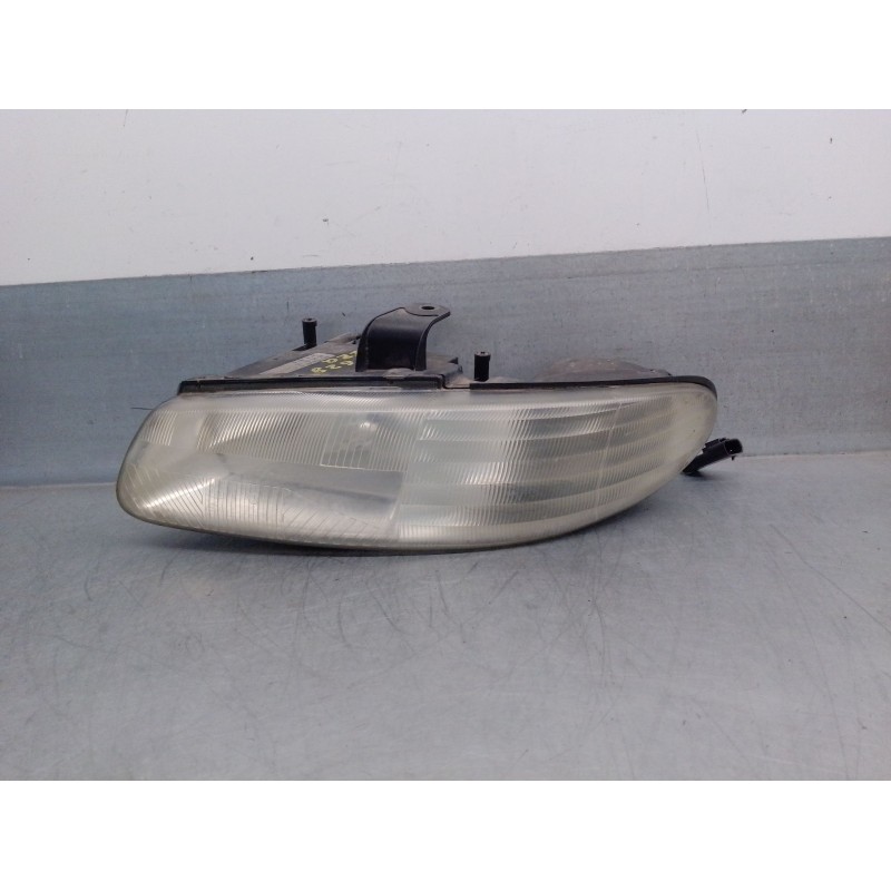 Recambio de faro izquierdo para chrysler voyager (gs) 2.0 16v cat referencia OEM IAM 04576313AC 4897389AA 