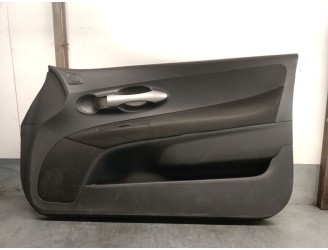 Recambio de guarnecido puerta delantera derecha para toyota auris 1.4 turbodiesel cat referencia OEM IAM 67763X1F02 6761002E10B0