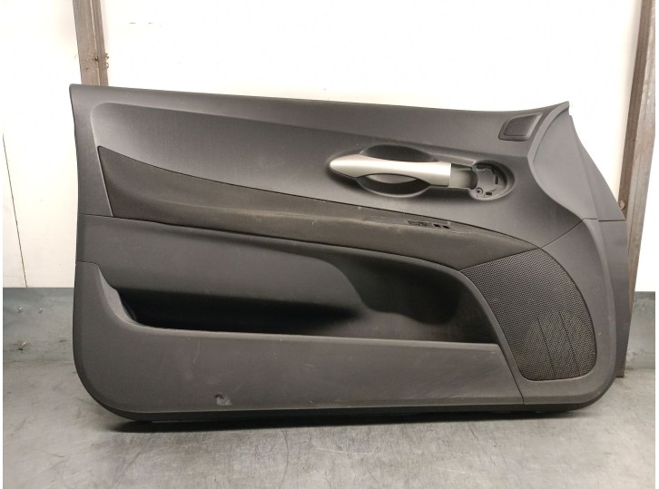 Recambio de guarnecido puerta delantera izquierda para toyota auris 1.4 turbodiesel cat referencia OEM IAM 67764X1F02 6762002E10