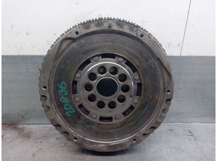 Replacement flywheel for Volvo V70 II (285) 2.4 OEM IAM reference 9480662 31259330 