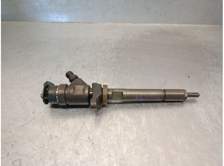 Recambio de inyector para peugeot 307 berlina (s2) 1.6 16v hdi referencia OEM IAM 620033 0445110311 BOSCH