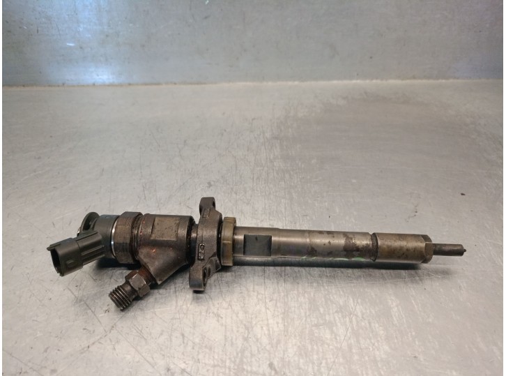Recambio de inyector para peugeot 307 berlina (s2) 1.6 16v hdi referencia OEM IAM 620033 0445110311 BOSCH