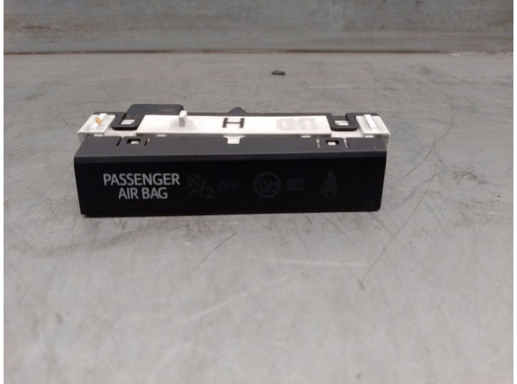 Recambio de pantalla multifuncion para toyota prius (nhw30) 1.8 16v cat referencia OEM IAM 8315047150 