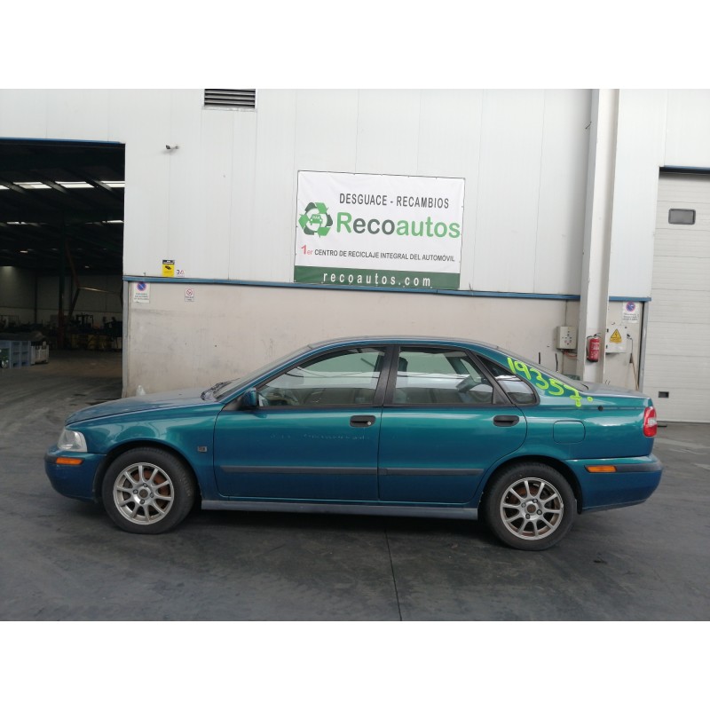 volvo s40 berlina del año 2000