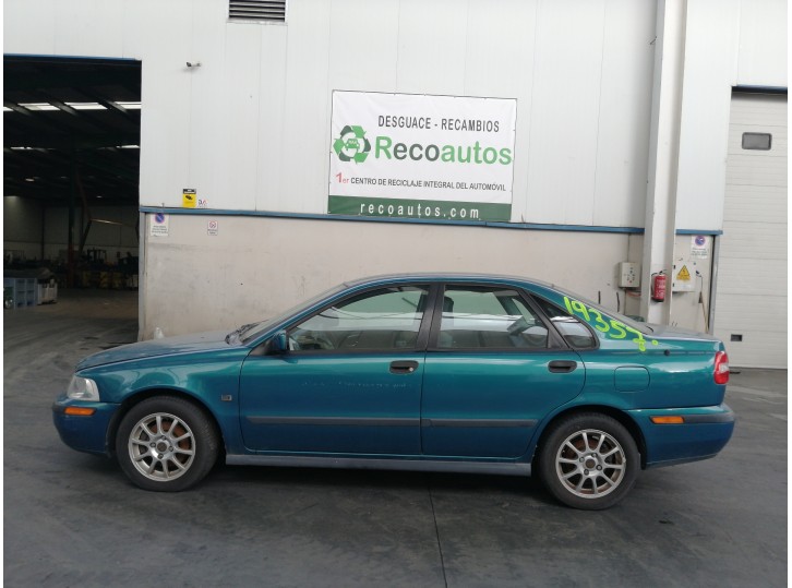 volvo s40 berlina del año 2000