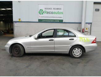 mercedes-benz clase c (w203) berlina del año 2003