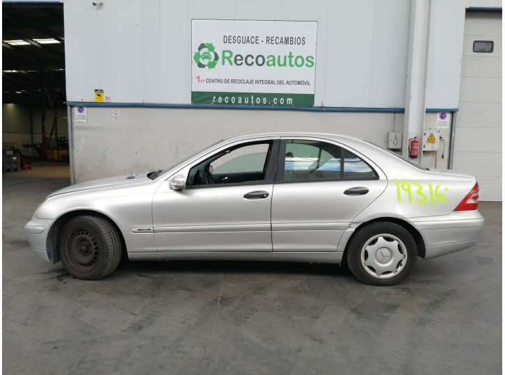mercedes-benz clase c (w203) berlina del año 2003