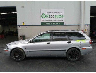 volvo v40 familiar del año 2003