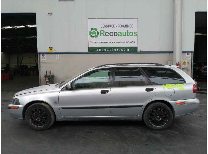 volvo v40 familiar del año 2003