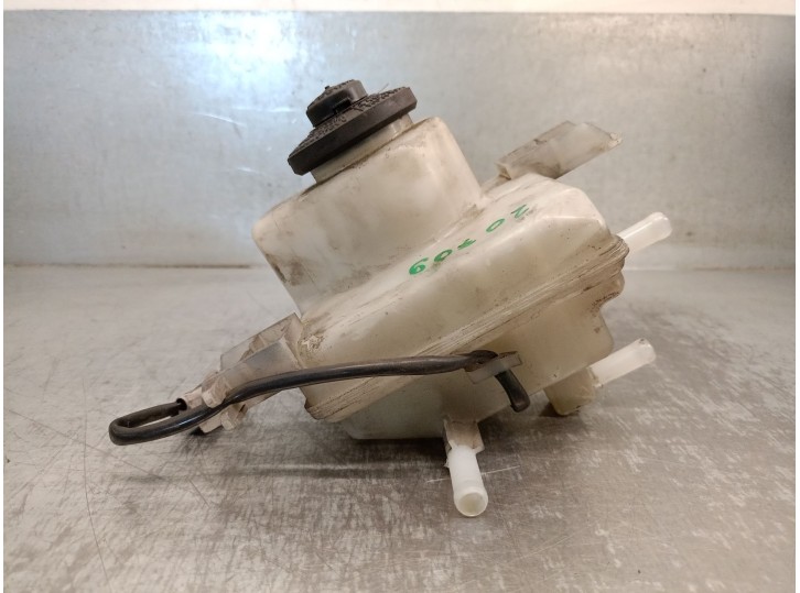 Recambio de deposito servo para toyota prius (nhw30) 1.8 16v cat referencia OEM IAM 4722047080 4722047080 