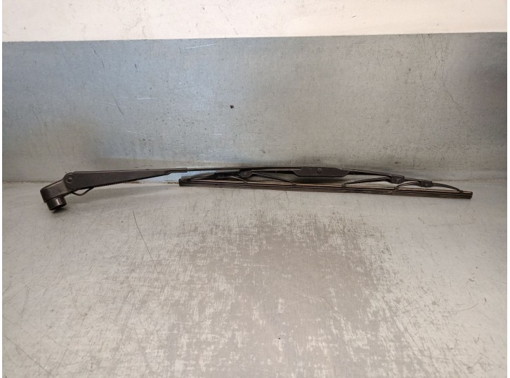 Replacement rear wiper arm for Toyota Prius (NHW30) 1.8 16V CAT OEM IAM reference 8524147040 8524147040 