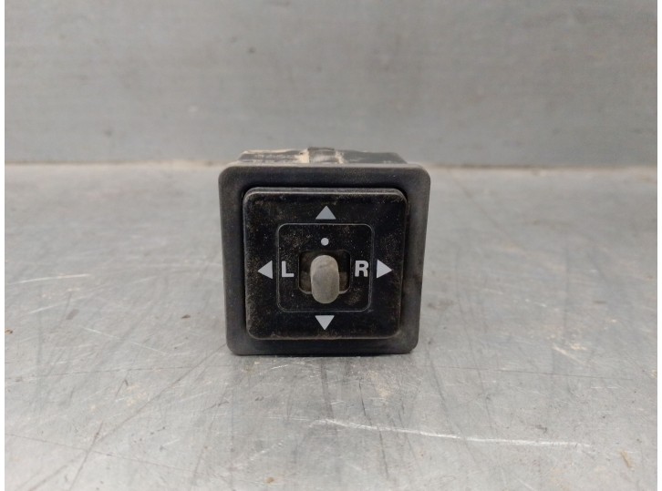 Replacement mirror control switch for Mitsubishi Montero Classic (V2_W, V6_W, V7_W) 2.5 TD (V24W) OEM IAM reference MB561810 MB5