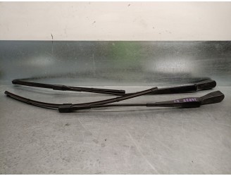 Recambio de brazo limpia delantero derecho para mercedes-benz clase a (w177) a 180 (177.084) referencia OEM IAM A1778200800 A177