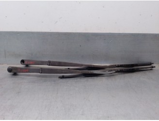 Recambio de brazo limpia delantero derecho para mitsubishi montero classic (v2_w, v6_w, v7_w) 2.5 td (v24w) referencia OEM IAM M