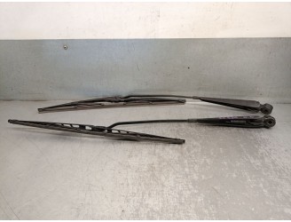 Recambio de brazo limpia delantero derecho para ford fiesta iii (gfj) 1.3 cat referencia OEM IAM 89FG17526A2A 6164248 