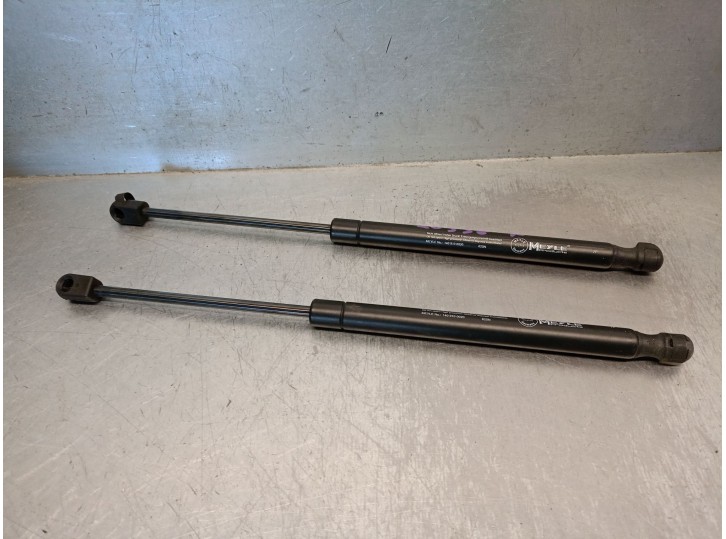 Replacement trunk / tailgate shock absorbers for Audi TT (8N3) 1.8 T OEM IAM reference 8N8827552 8N8827552 