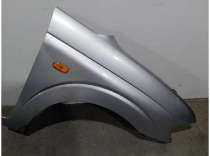 Recambio de aleta delantera derecha para ssangyong rodius 2.7 turbodiesel cat referencia OEM IAM 