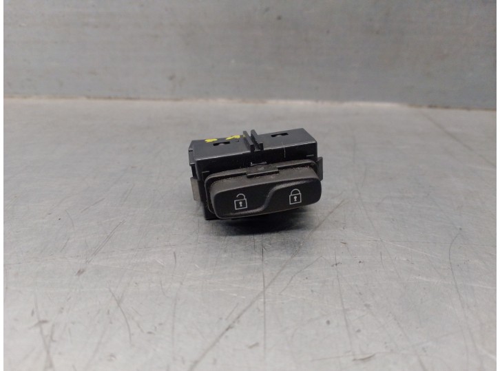 Replacement switch for Volvo XC60 I SUV (156) D5 AWD OEM IAM reference 31318987 