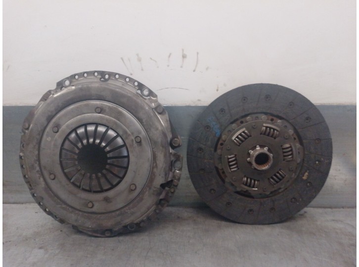 Replacement clutch kit for Opel Insignia Saloon 2.0 16V CDTi OEM IAM reference 3082002404 664296 