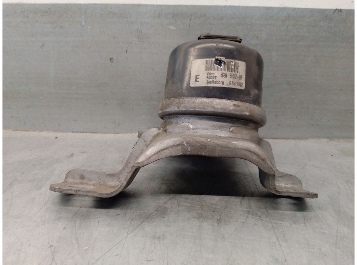 Replacement right engine mount for Volvo XC60 I SUV (156) D5 AWD OEM IAM reference 8G9N6F012BB 30671245 