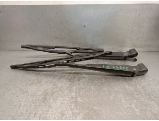 Recambio de brazo limpia delantero derecho para peugeot partner furgoneta/monovolumen (5_, g_) 2.0 hdi 4x4 referencia OEM IAM 64