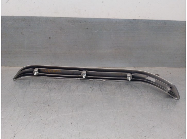 Recambio de molduras traseras para bmw 3 (e90) 320 d referencia OEM IAM 7121477 
