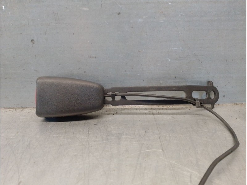 Recambio de enganche cinturon para saab 9-5 (ys3e) 2.2 tid referencia OEM IAM 5203229  