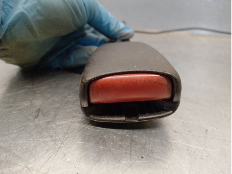 Recambio de enganche cinturon para saab 9-5 (ys3e) 2.2 tid referencia OEM IAM 5203229  
