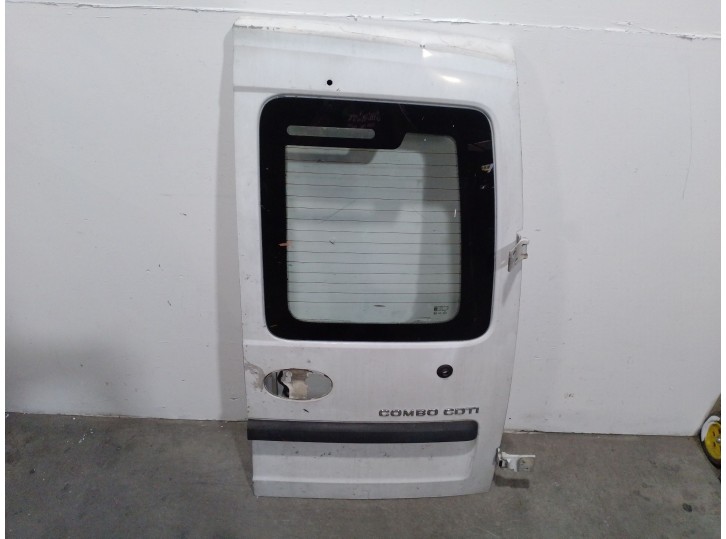 Recambio de puerta trasera derecha para opel combo tour 1.3 cdti 16v referencia OEM IAM 126118 